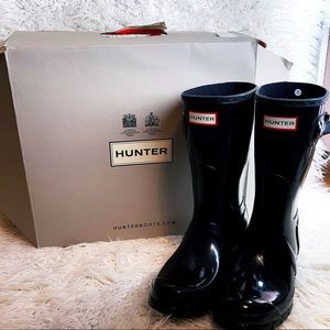 NIB hunters short black gloss